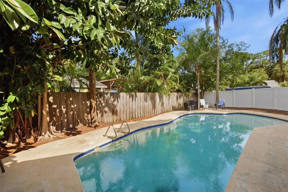 7327 SUNSHINE CIRCLE Tampa, FL 33634