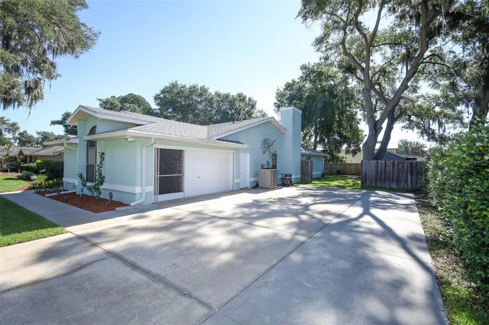 610 YORKTOWN DRIVE Leesburg, FL 34748