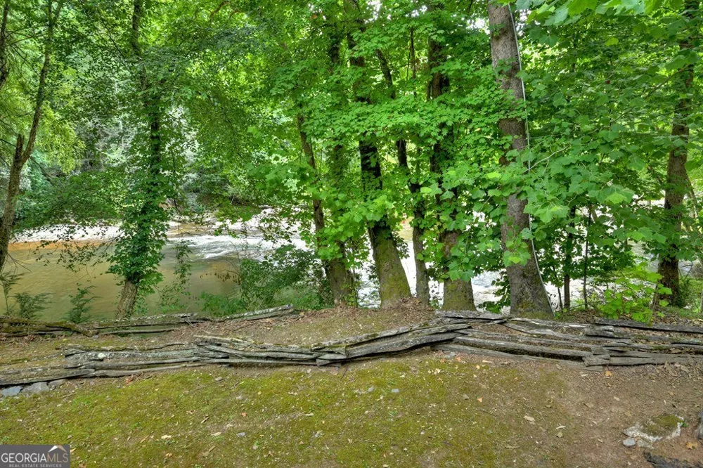 88 Pauls LN Ellijay, GA 30536