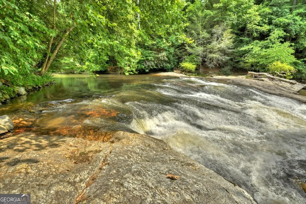 88 Pauls LN Ellijay, GA 30536