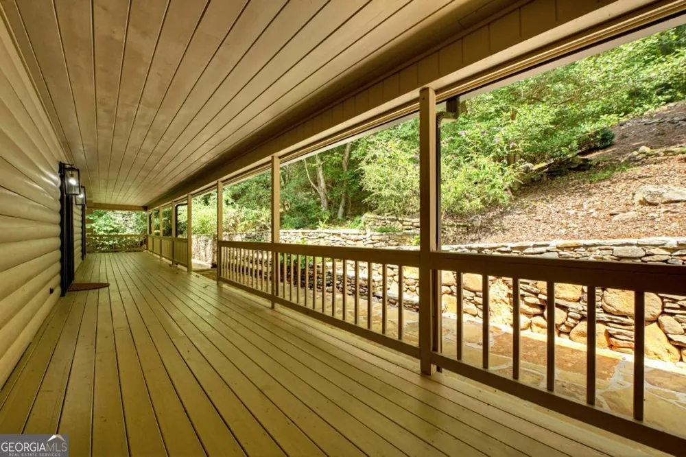 88 Pauls LN Ellijay, GA 30536