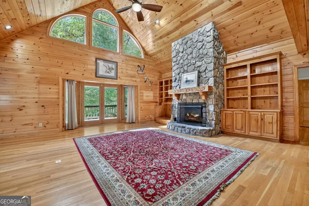 88 Pauls LN Ellijay, GA 30536