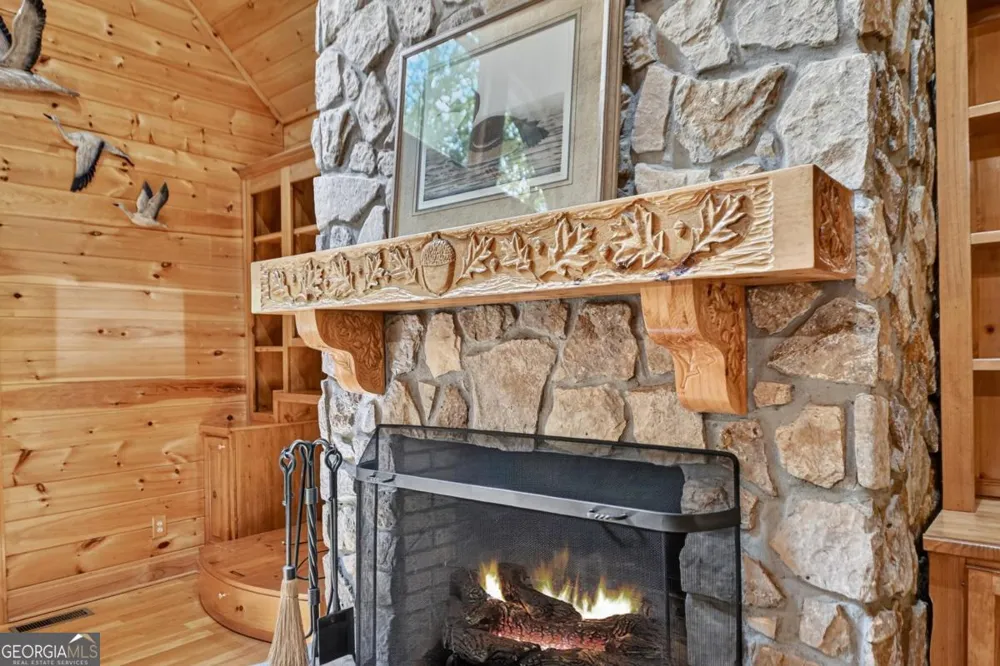 88 Pauls LN Ellijay, GA 30536