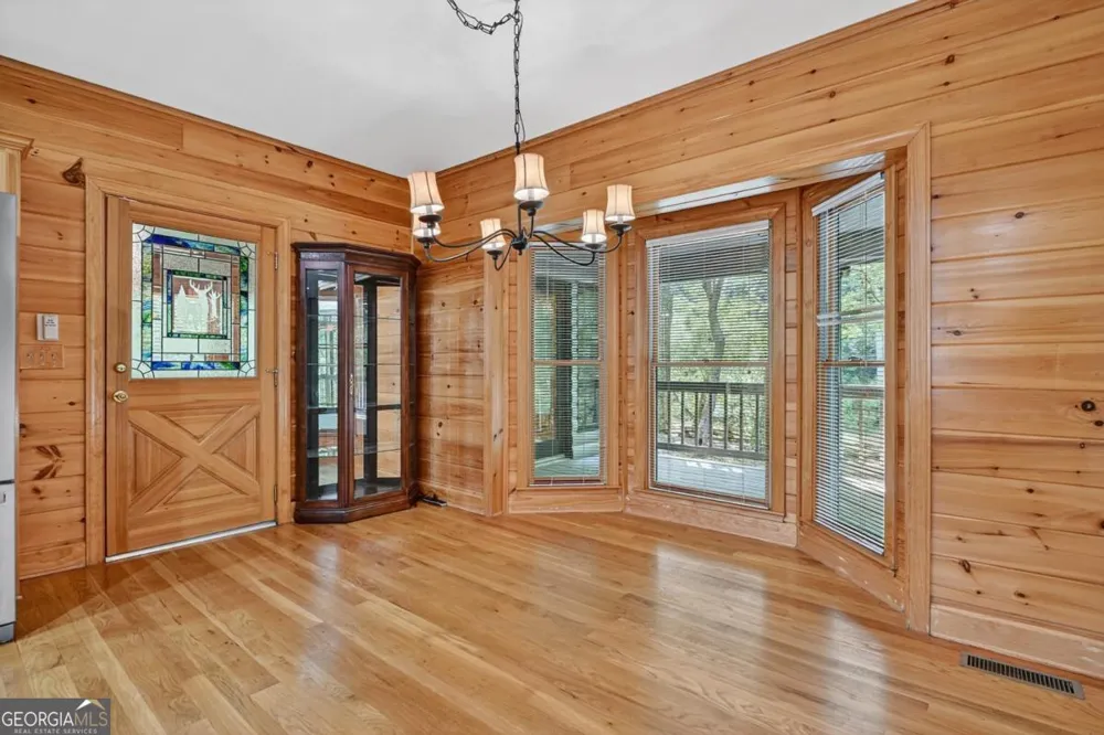 88 Pauls LN Ellijay, GA 30536