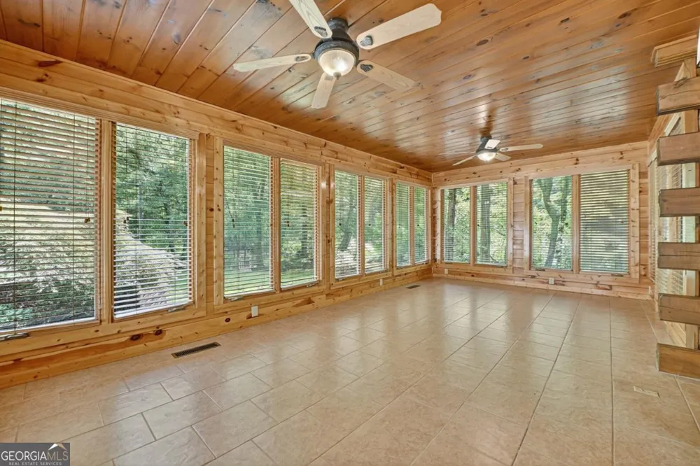 88 Pauls LN Ellijay, GA 30536