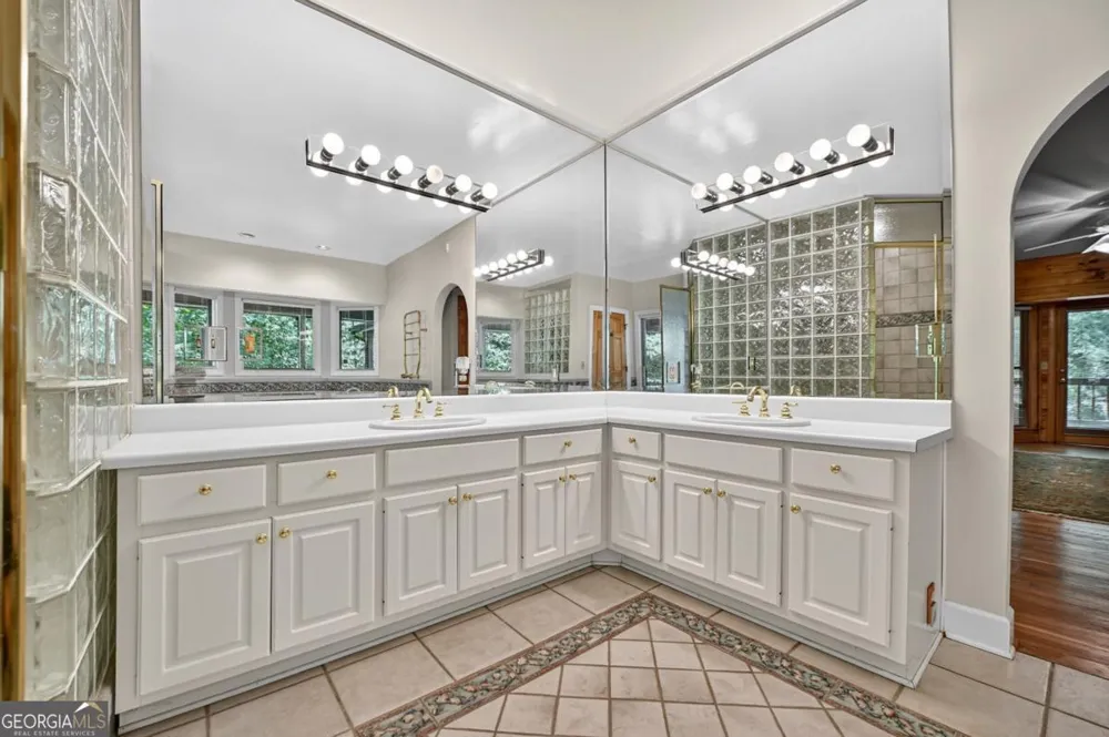 88 Pauls LN Ellijay, GA 30536