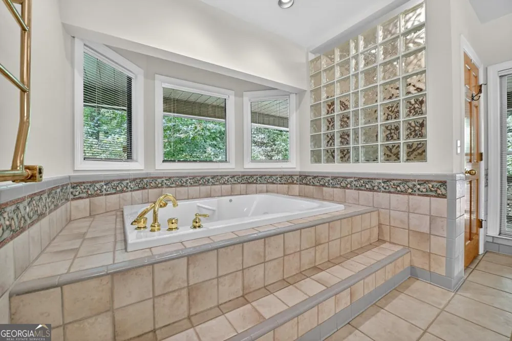 88 Pauls LN Ellijay, GA 30536
