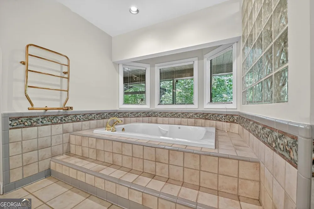 88 Pauls LN Ellijay, GA 30536