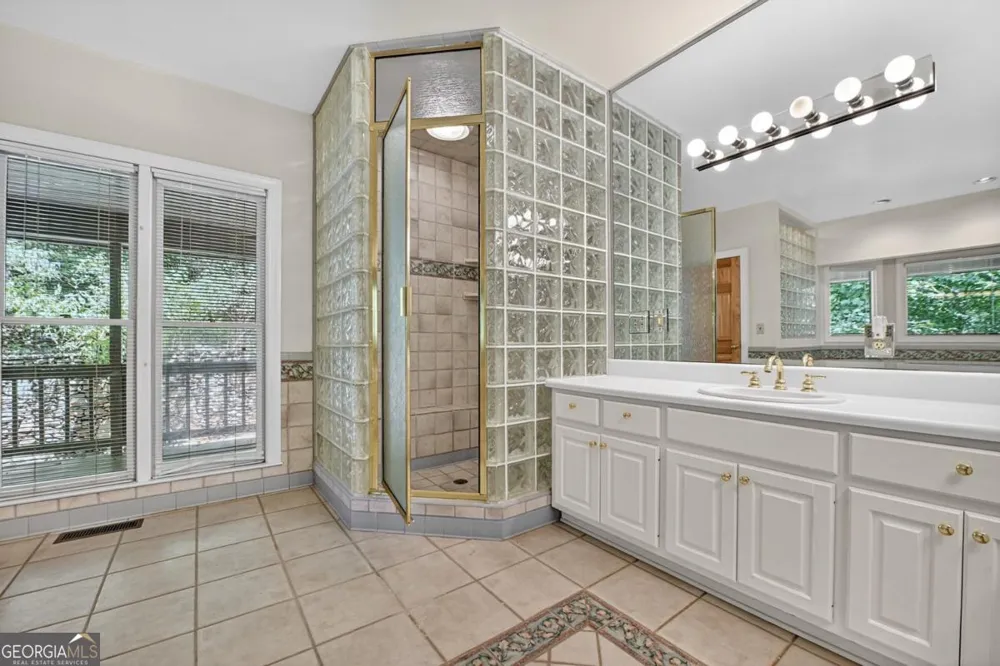 88 Pauls LN Ellijay, GA 30536