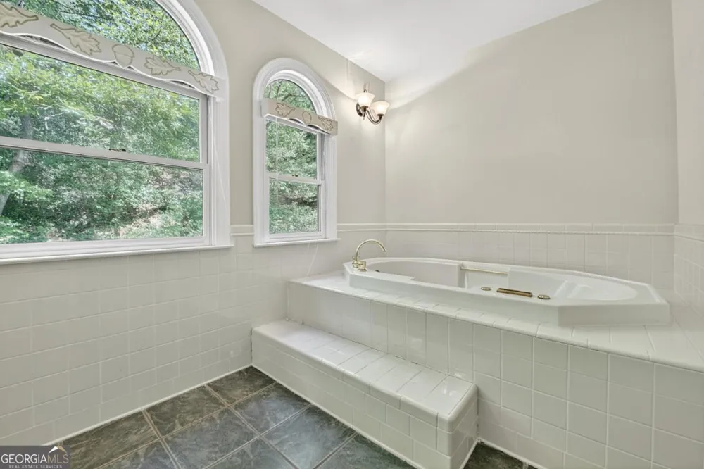 88 Pauls LN Ellijay, GA 30536