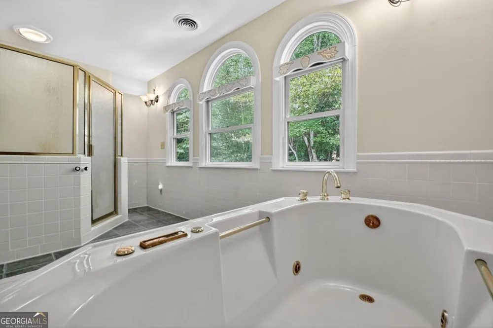 88 Pauls LN Ellijay, GA 30536