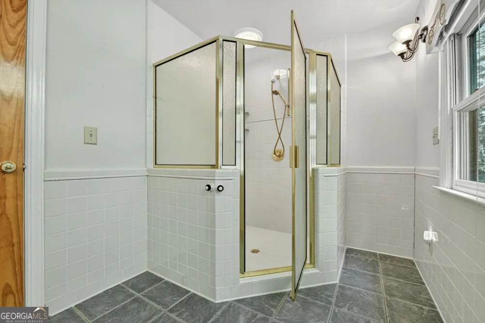88 Pauls LN Ellijay, GA 30536