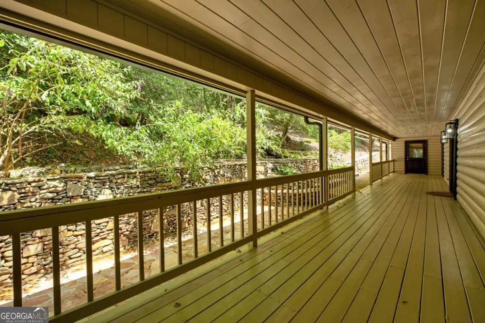 88 Pauls LN Ellijay, GA 30536