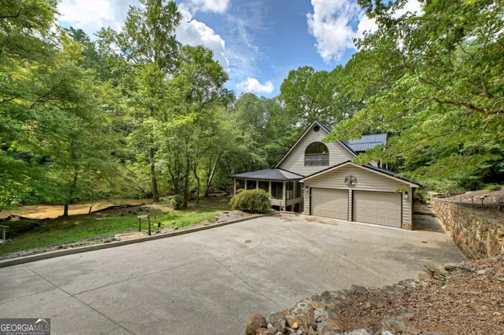 88 Pauls LN Ellijay, GA 30536