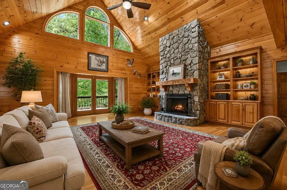 88 Pauls LN Ellijay, GA 30536
