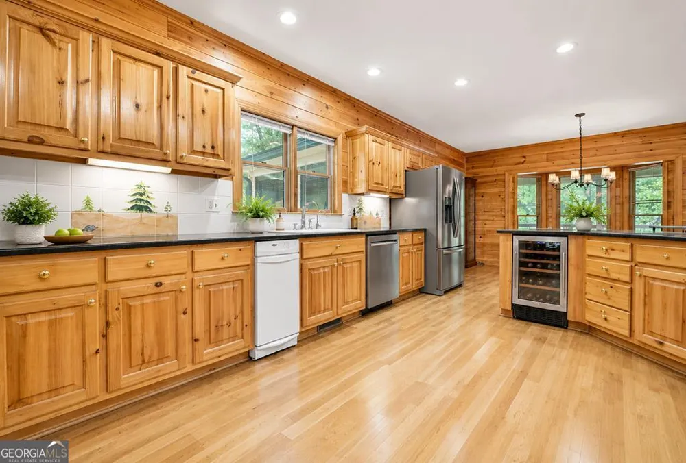 88 Pauls LN Ellijay, GA 30536
