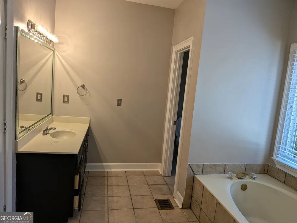 4401 Riverlake WAY Snellville, GA 30039