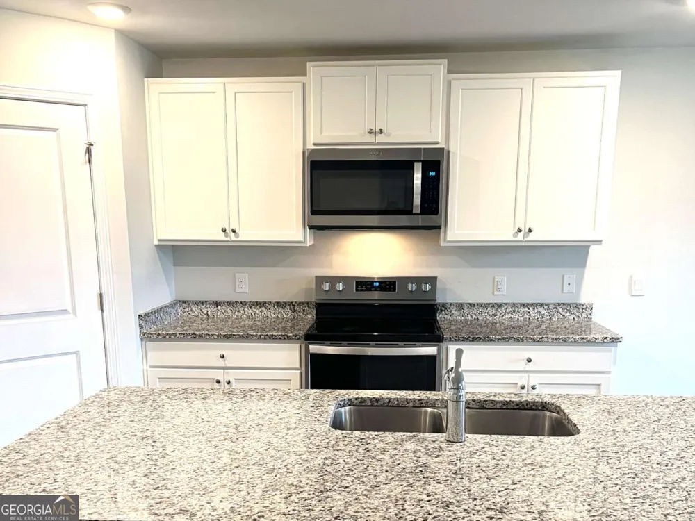 704 Chickadee ST Bloomingdale, GA 31302