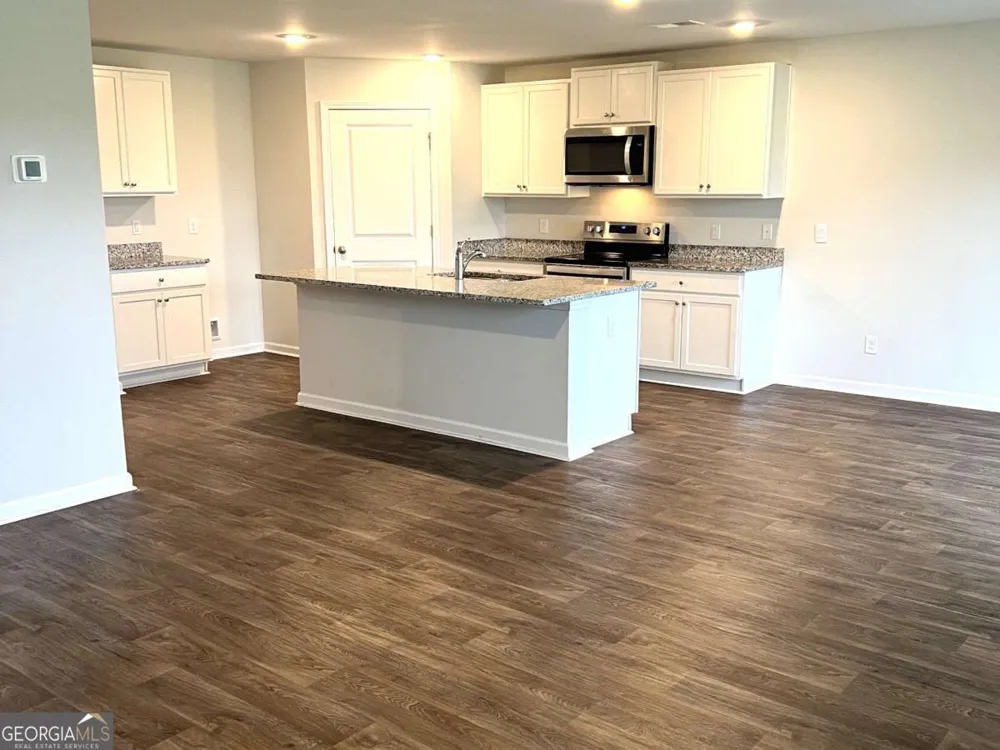 704 Chickadee ST Bloomingdale, GA 31302
