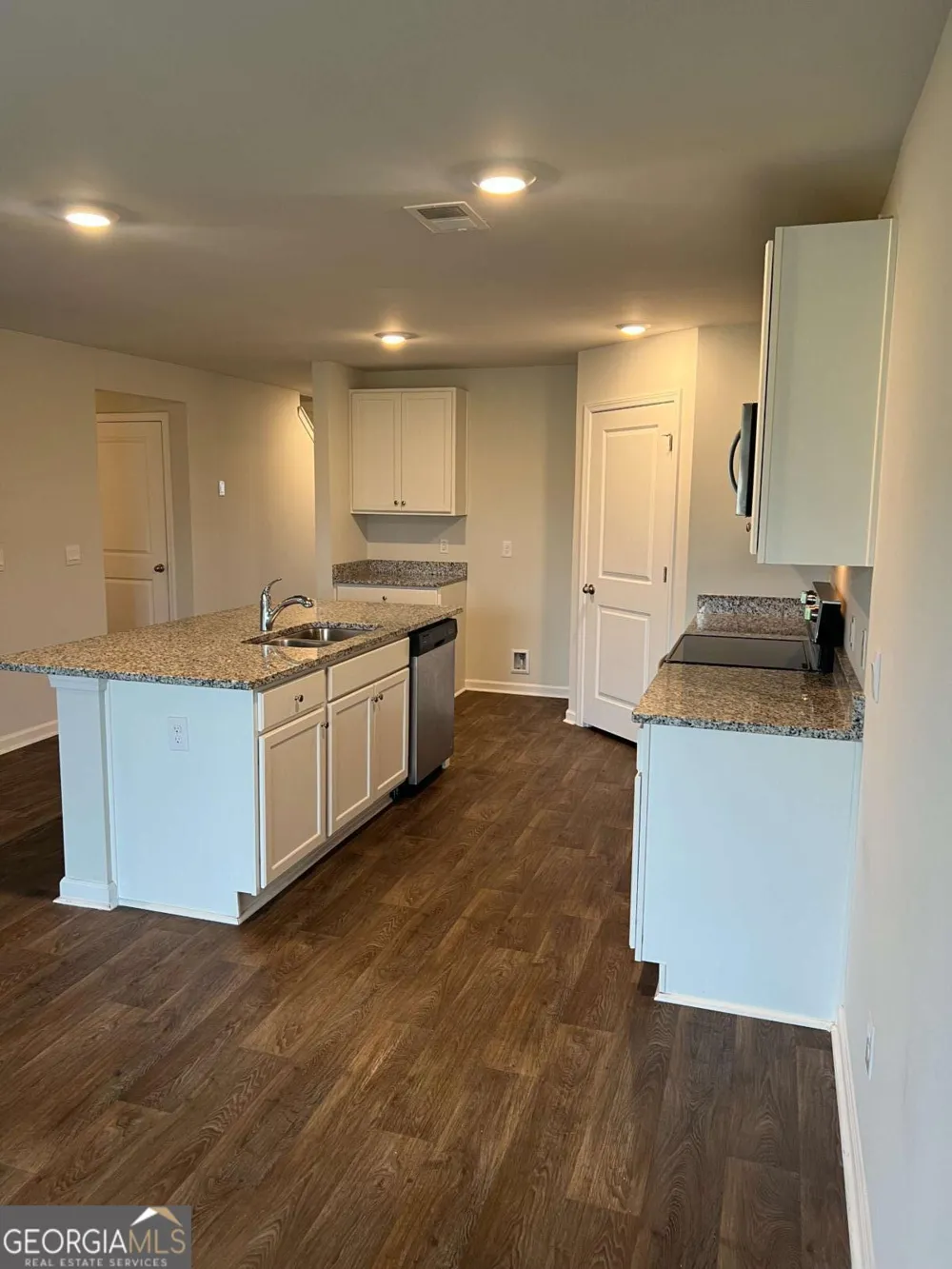 704 Chickadee ST Bloomingdale, GA 31302