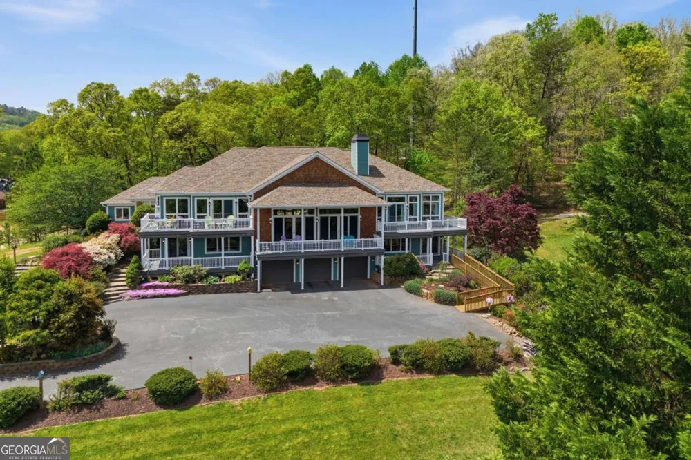 1526 Cedar View LN Hiawassee, GA 30546