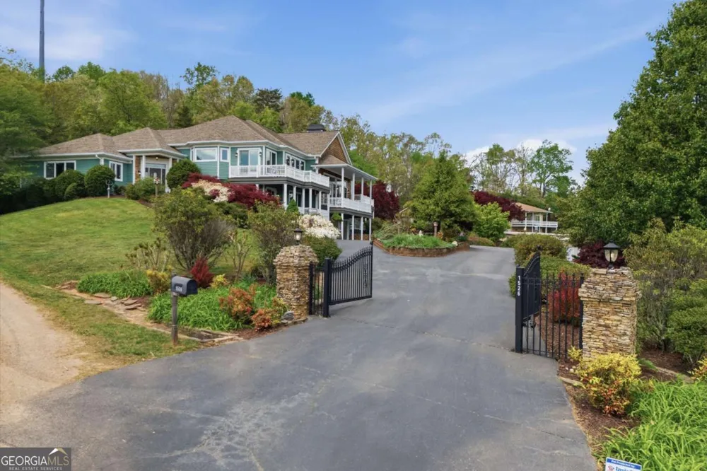 1526 Cedar View LN Hiawassee, GA 30546