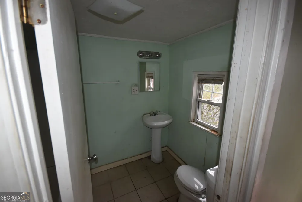 8 Hemlock ST Porterdale, GA 30014