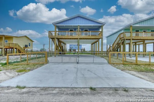 370 misty oak Rockport, TX 78382