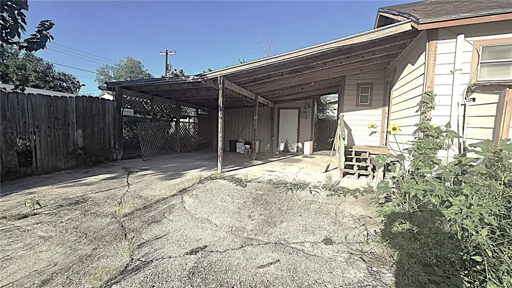 502 E Santa Gertrudis Street Kingsville, TX 78363