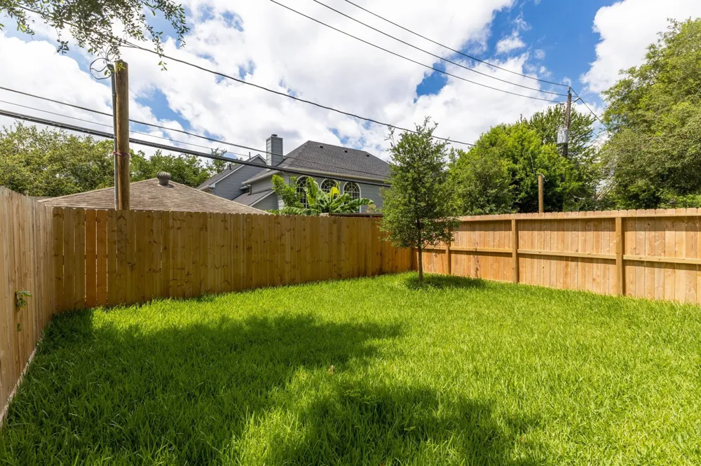 4517 Larch Lane Bellaire, TX 77401