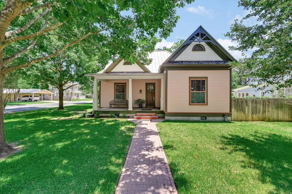 506 Gresham Street Smithville, TX 78957