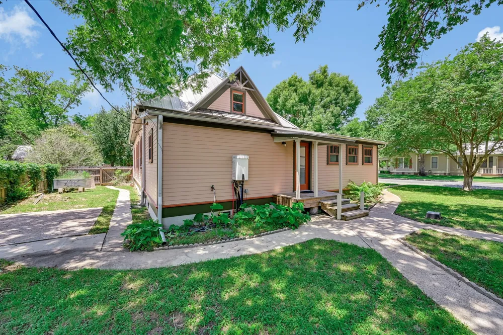 506 Gresham Street Smithville, TX 78957