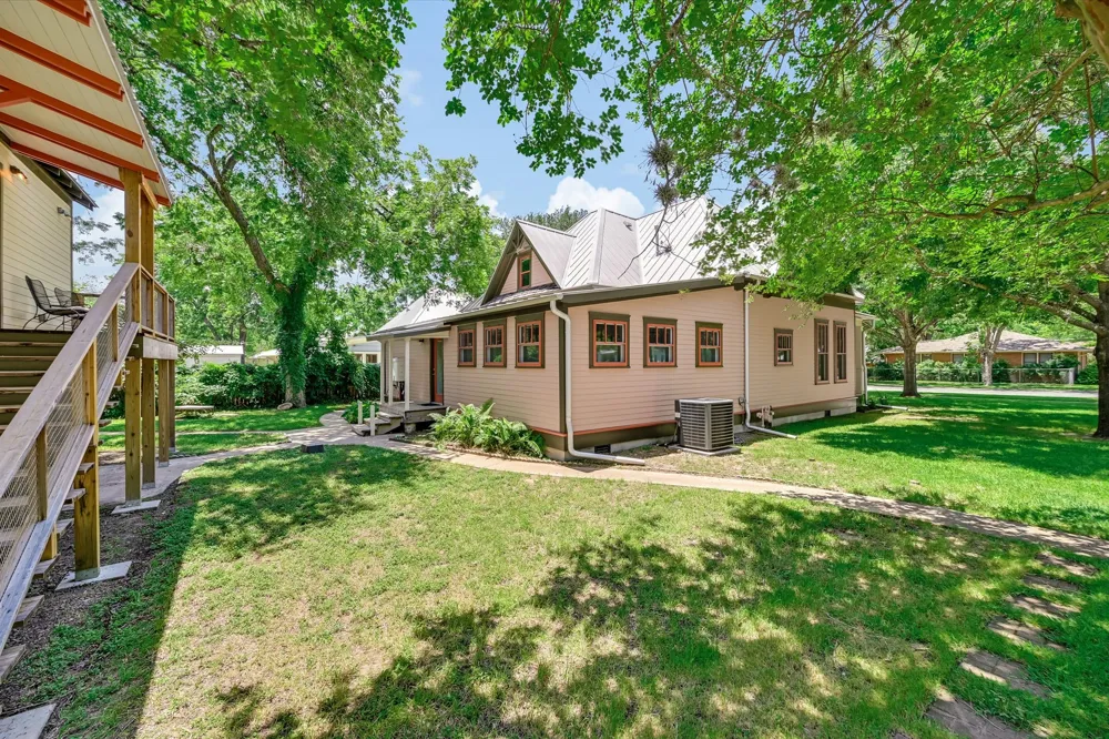 506 Gresham Street Smithville, TX 78957
