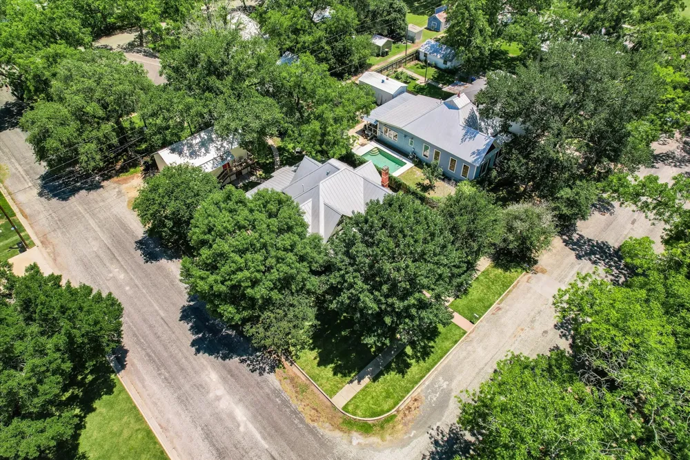 506 Gresham Street Smithville, TX 78957