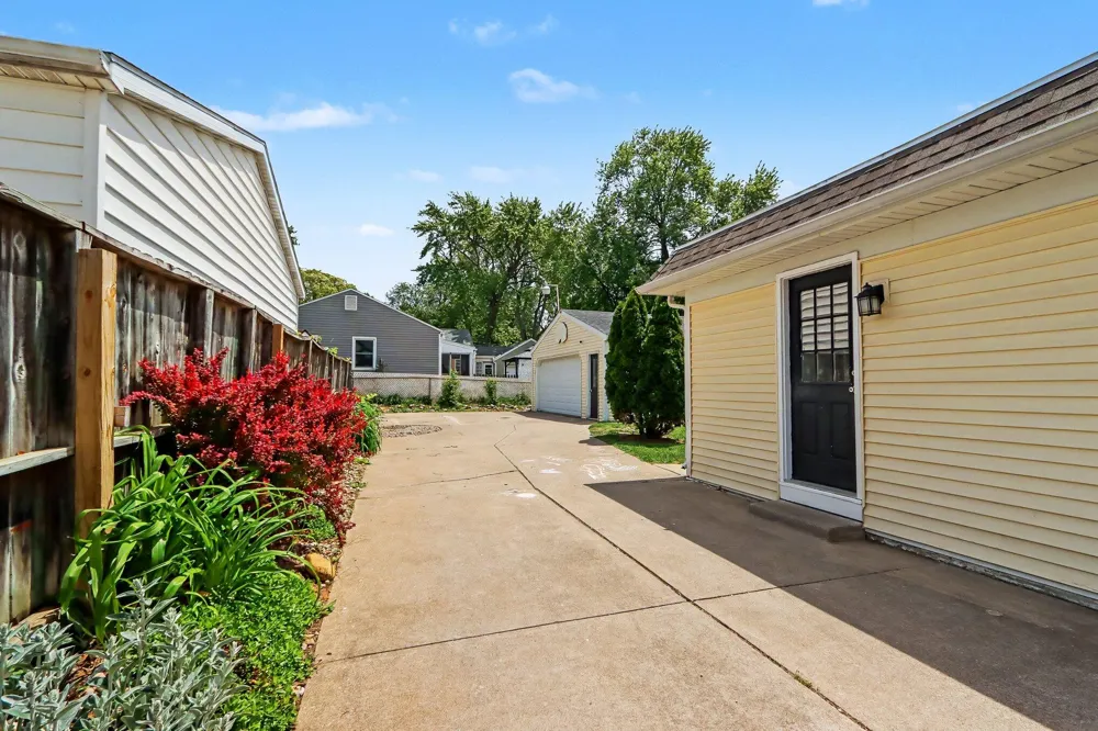 330 Riverview Drive Parchment City, MI 49004