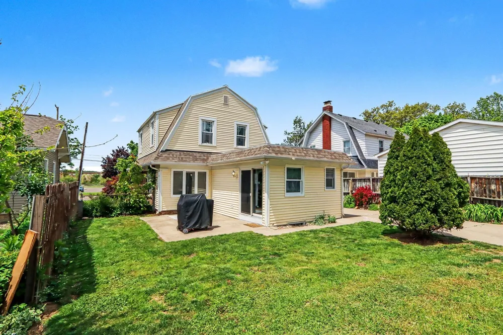 330 Riverview Drive Parchment City, MI 49004