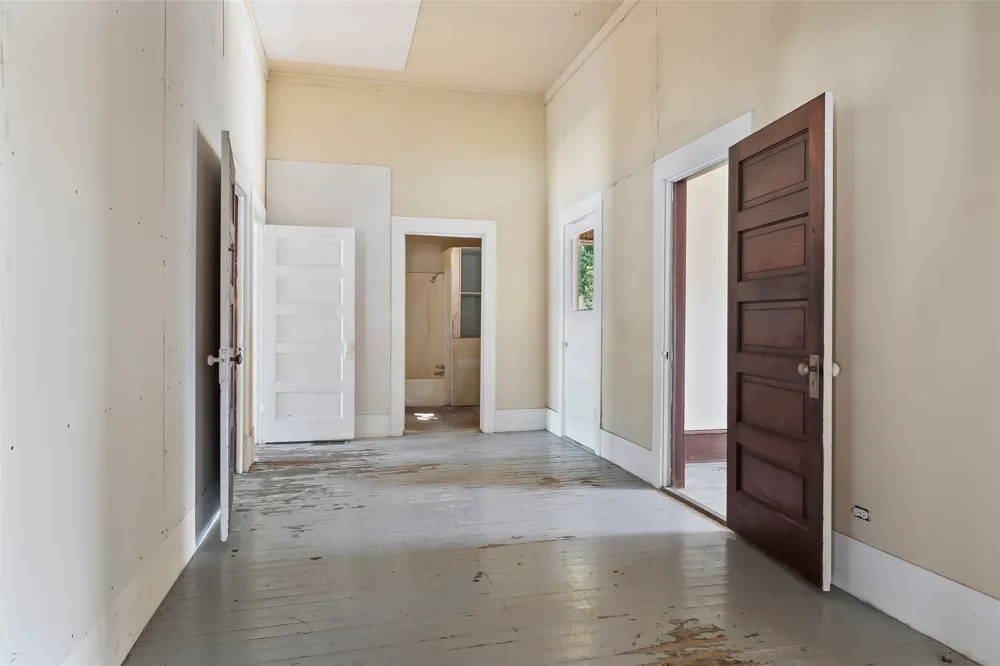 400 S Broad Street St Jo, TX 76265