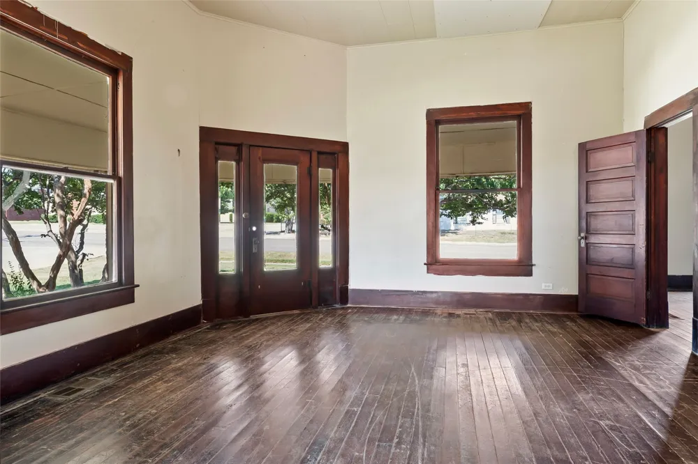 400 S Broad Street St Jo, TX 76265