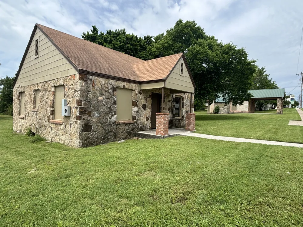 400 S Broad Street St Jo, TX 76265