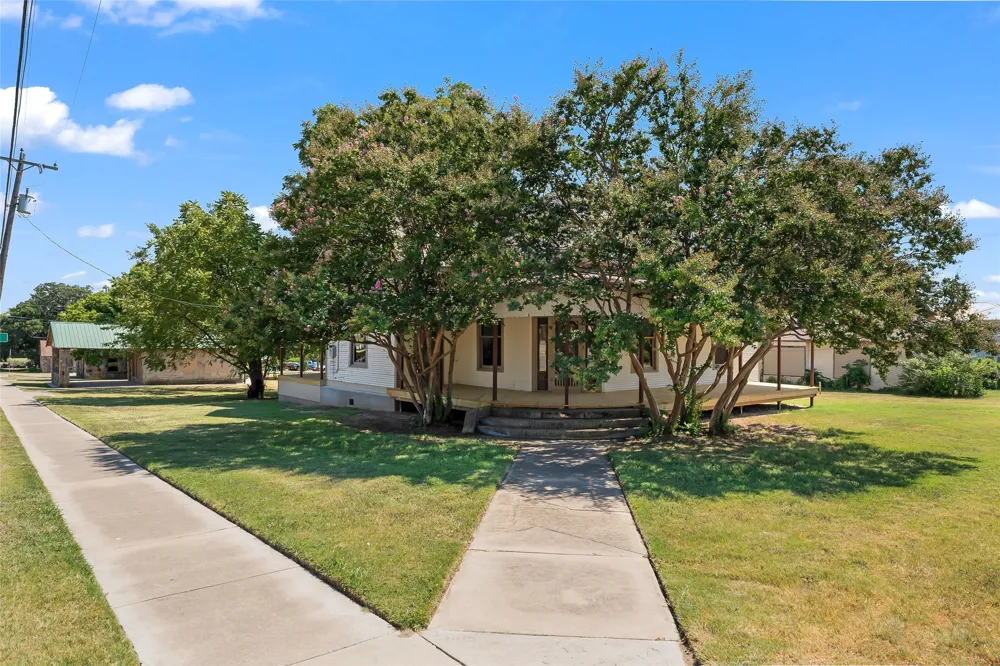 400 S Broad Street St Jo, TX 76265