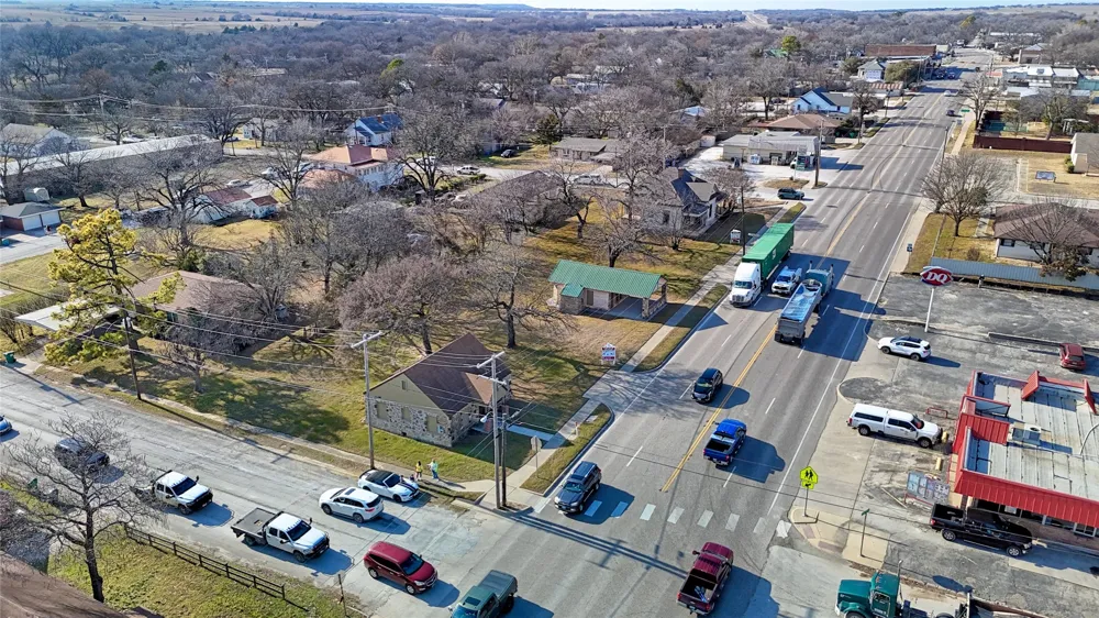 400 S Broad Street St Jo, TX 76265