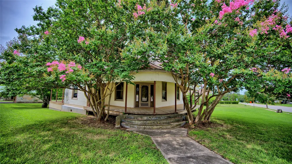 400 S Broad Street St Jo, TX 76265