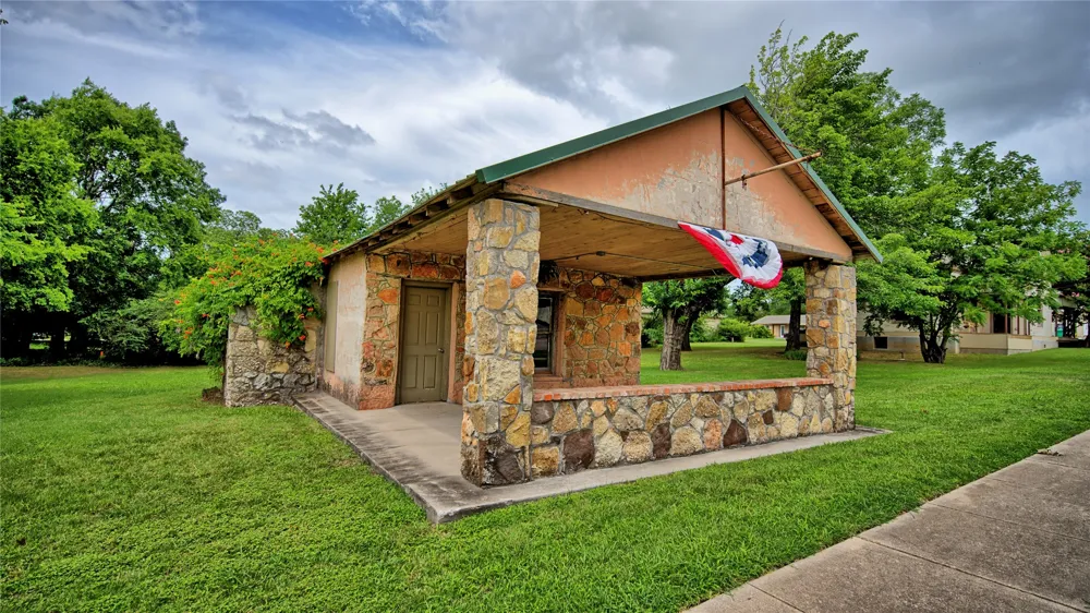400 S Broad Street St Jo, TX 76265