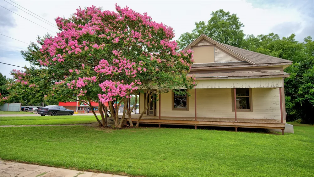 400 S Broad Street St Jo, TX 76265