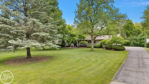 88 Aspinwall Drive