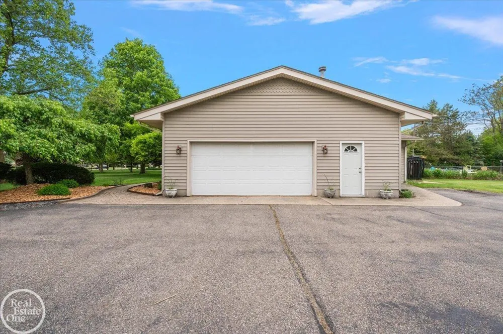 88 Aspinwall Drive Troy City, MI 48098