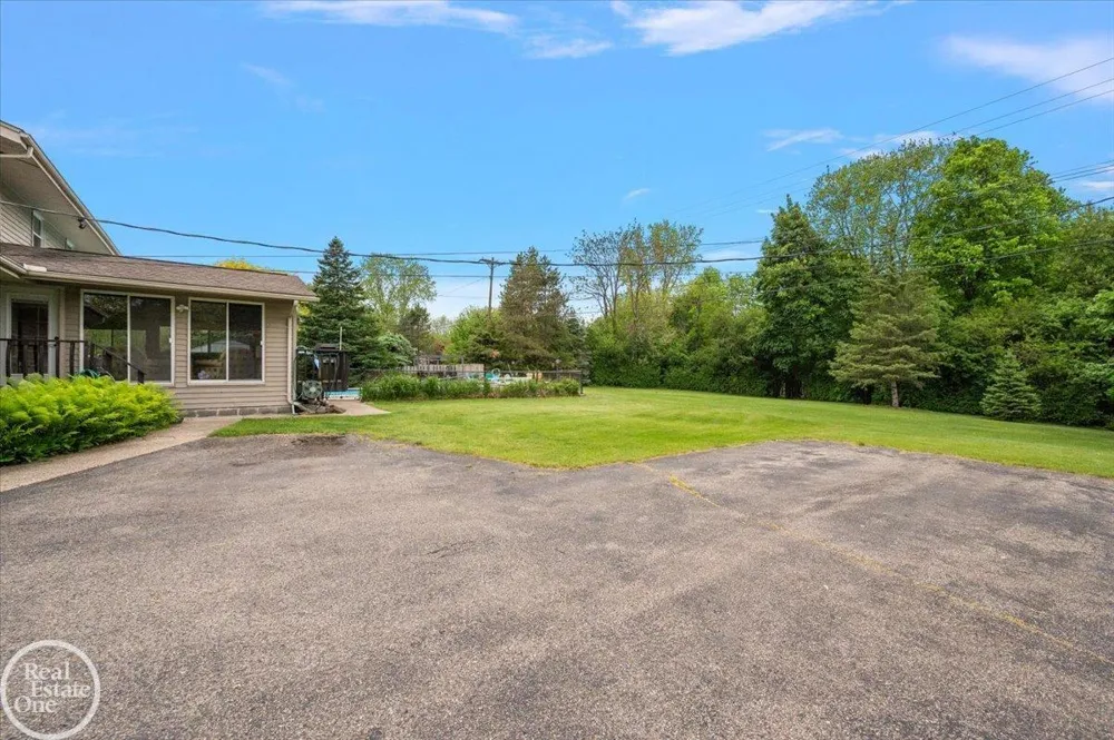 88 Aspinwall Drive Troy City, MI 48098