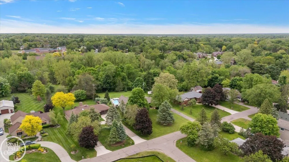 88 Aspinwall Drive Troy City, MI 48098