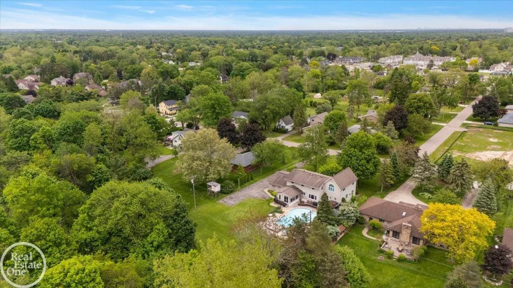 88 Aspinwall Drive Troy City, MI 48098