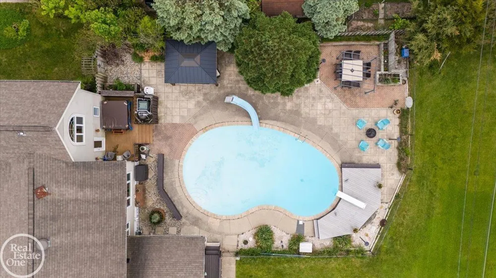 88 Aspinwall Drive Troy City, MI 48098